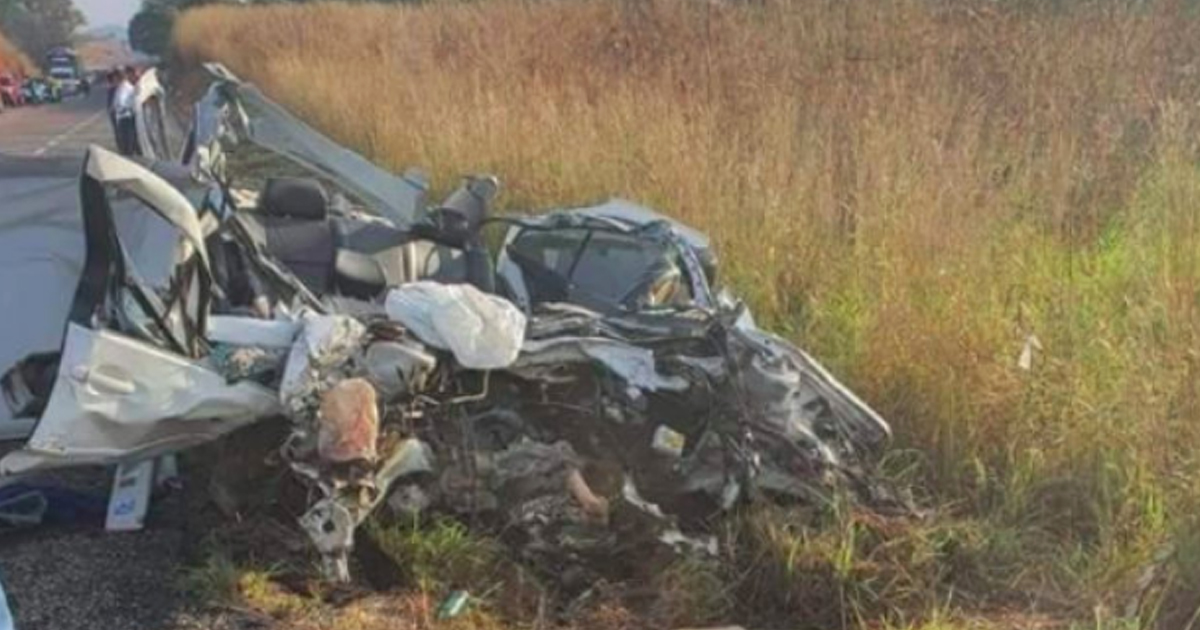 Automóvil choca contra combi en Chiapas; hay al menos 10 muertos