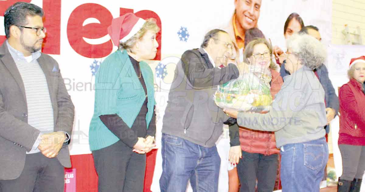 El alcalde entrega cuartos-dormitorio en más colonias de Poza Rica.