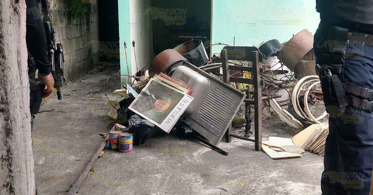 A punto de quemarse bodega de una prepa