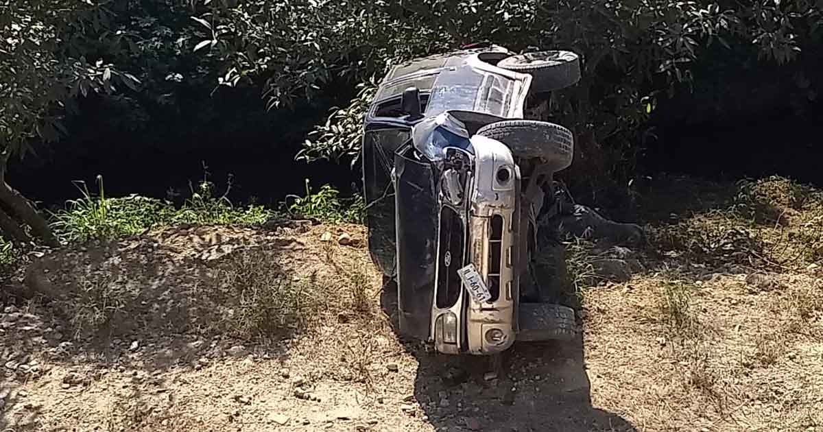 Vuelcan una Explorer y la dejan abandonada