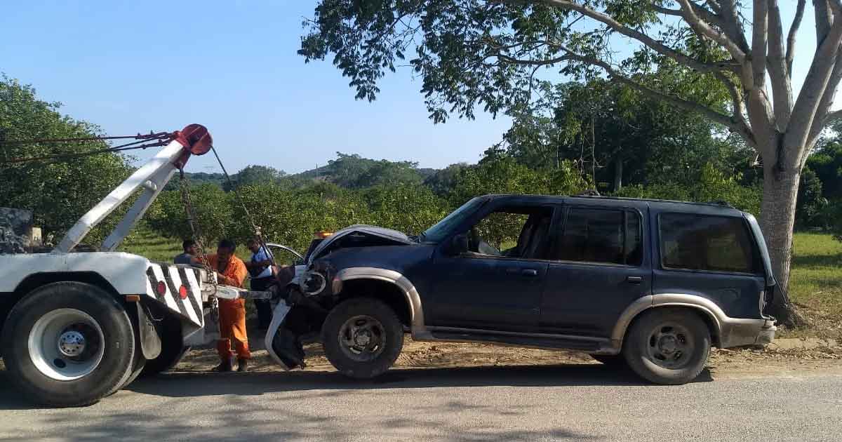 Vuelcan una Explorer y la dejan abandonada