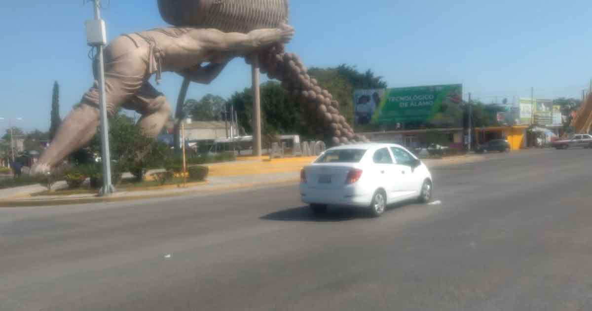 ¡Automóvil envía a ciclista al hospital!