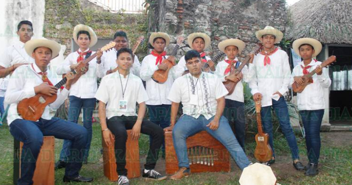 Conoce a los niños que hacen a un lado el reggaetón y le apuestan al son jarocho