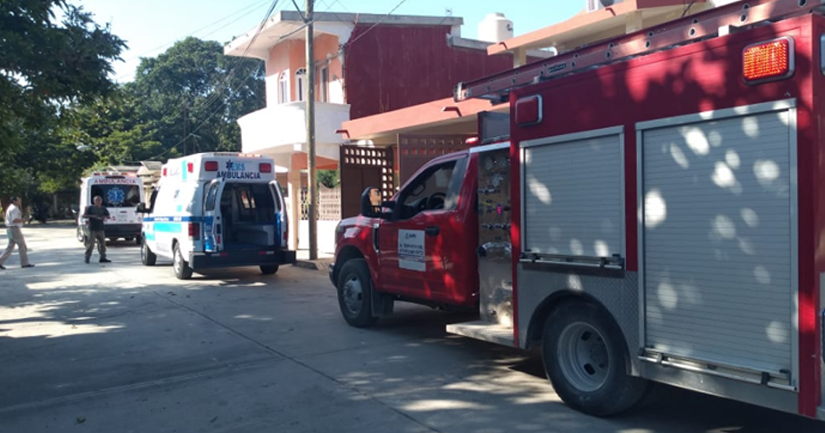 Conocida profesora cae del 1er piso de su casa sobre su automóvil