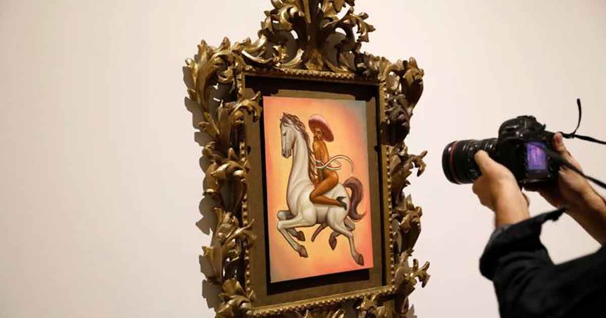 Polémica por Zapata "feminizado" atrae a miles de curiosos