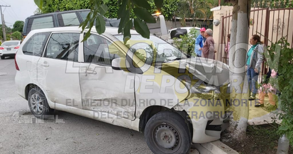 Destrozó una camioneta Toyota en la Colonia Ruiz Cortines en coatzintla