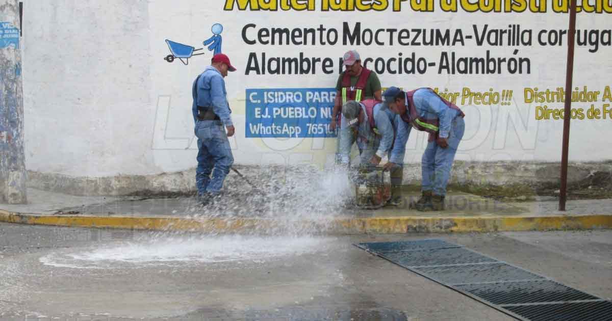 Fugas y cortes por obras, dejan sin agua a usuarios