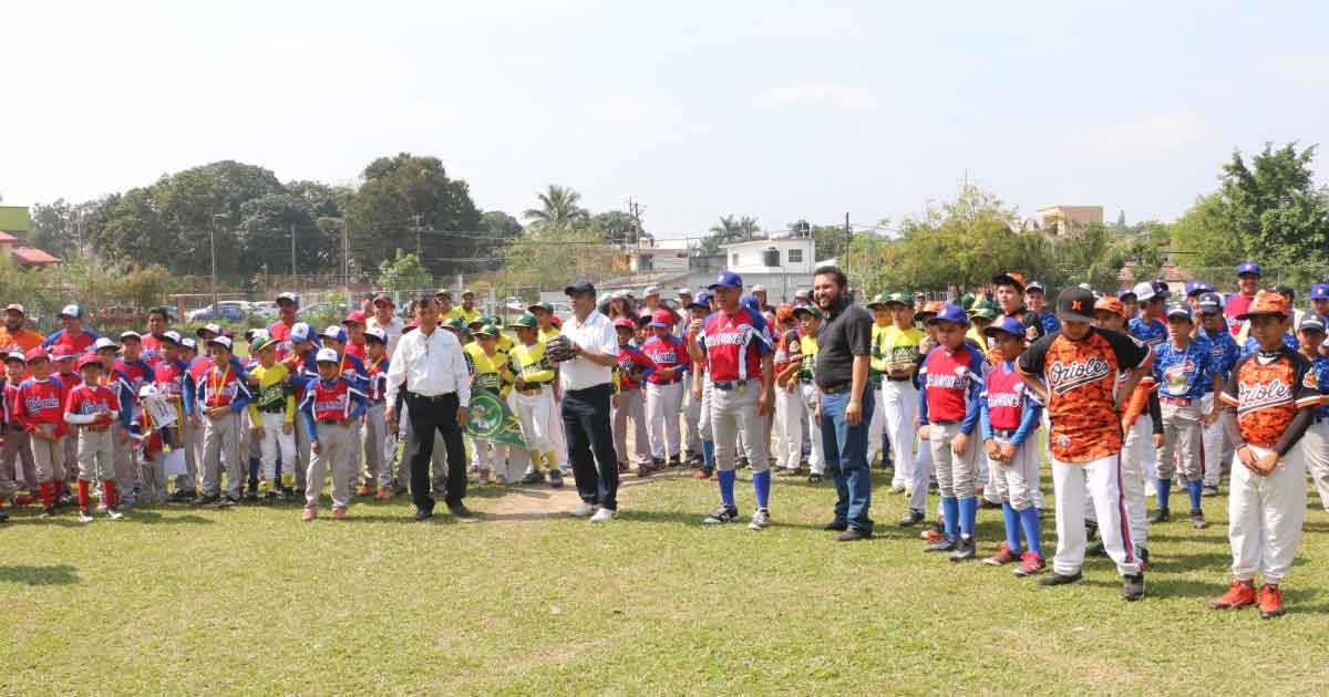 Javier Velázquez impulsa feria del Béisbol en Poza Rica