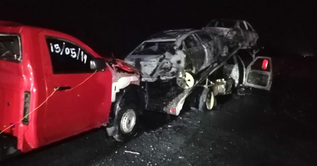 Grúa y dos automóviles terminan calcinados en autopista Cardel - Xalapa