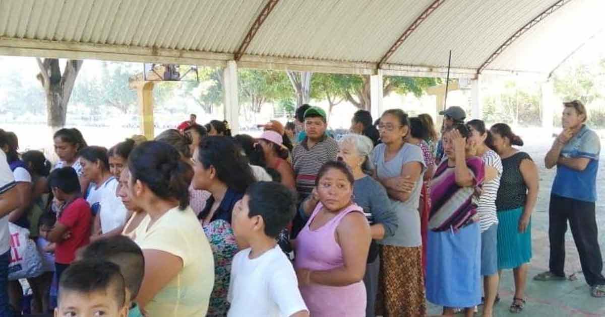 Alumnos del Cobaev 37 de San Miguel Mecatepec, , llevaron a cabo la campaña “Abrigando con Amor”