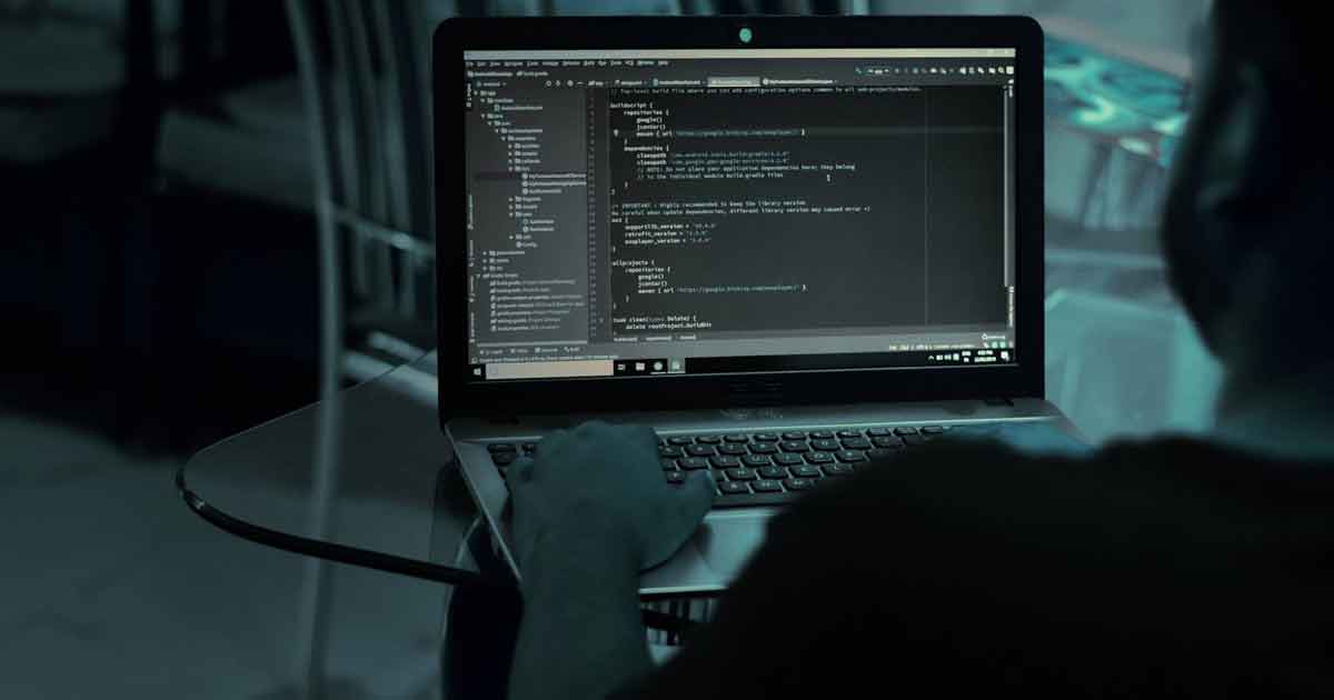 Pena de prisión para un informático que programaba errores para justificar su trabajo