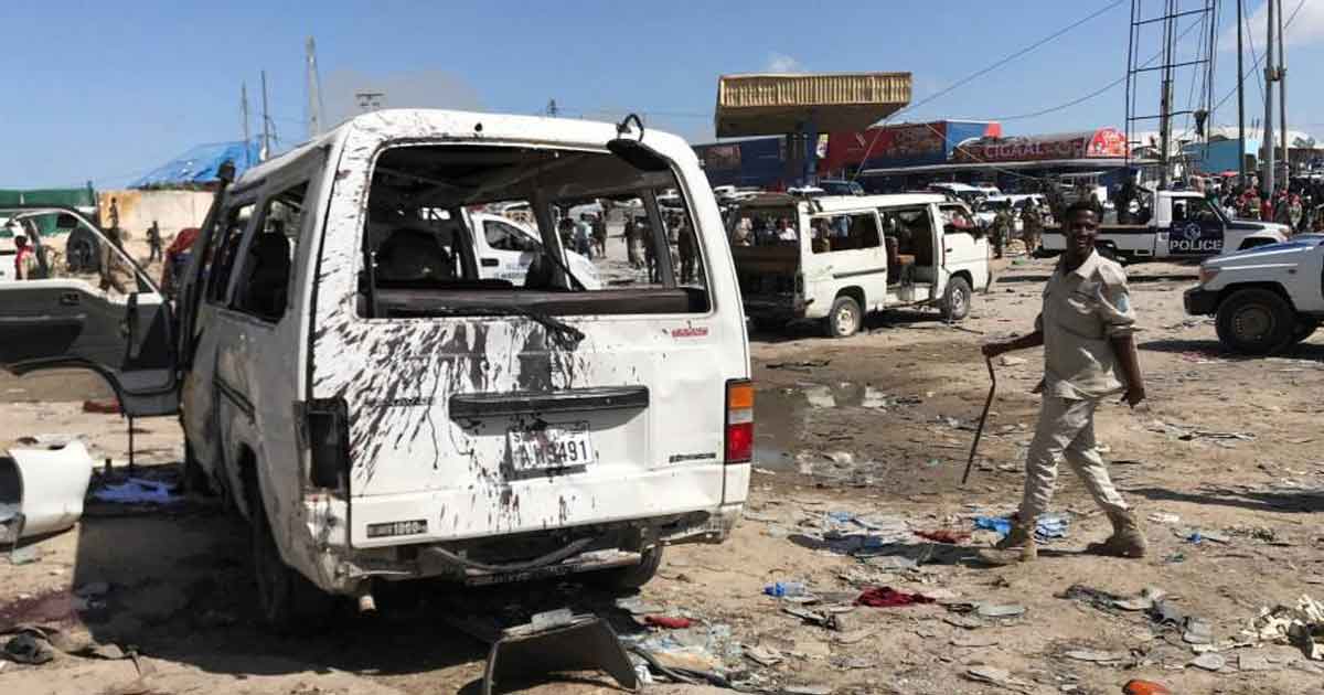 Más de 70 muertos y decenas de heridos al explotar un coche bomba en la capital de Somalia