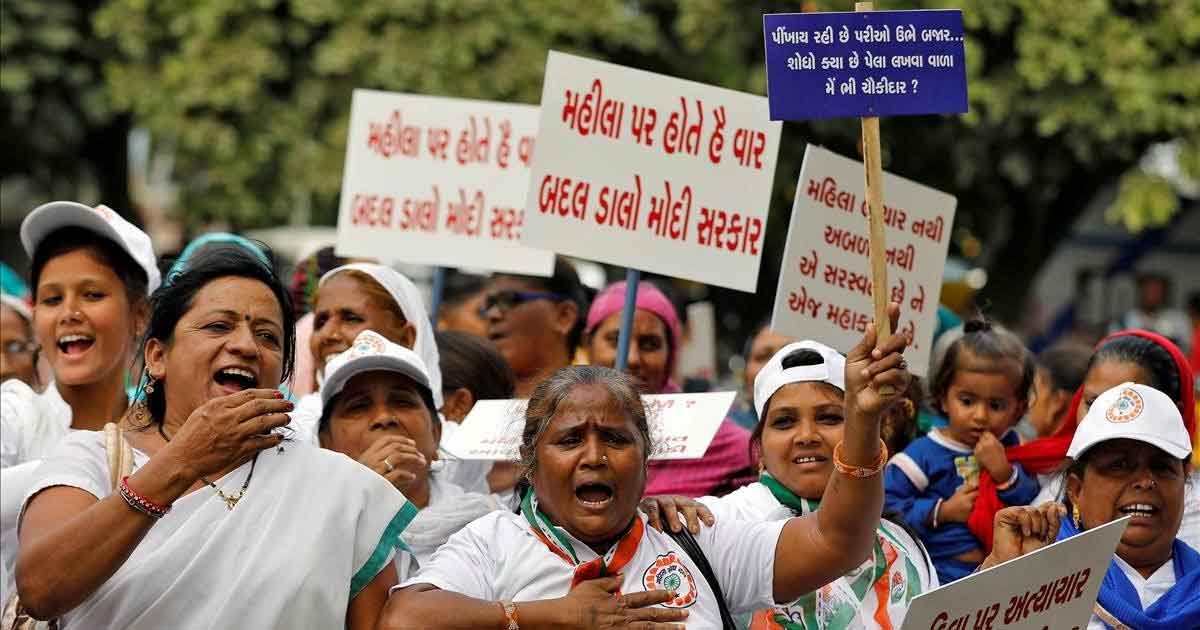 La policía mata a cuatro presuntos violadores y desata el júbilo en la India