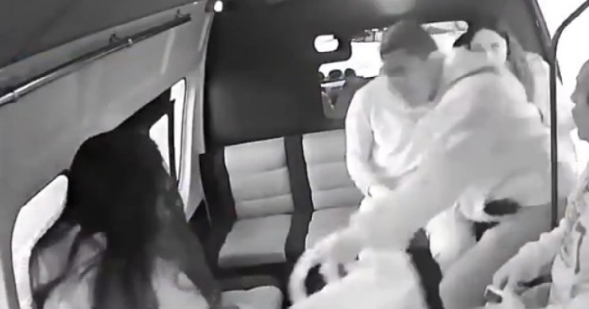 “¡Tengo examen!”: Joven ruega a asaltante que la deje sacar sus apuntes (VIDEO)
