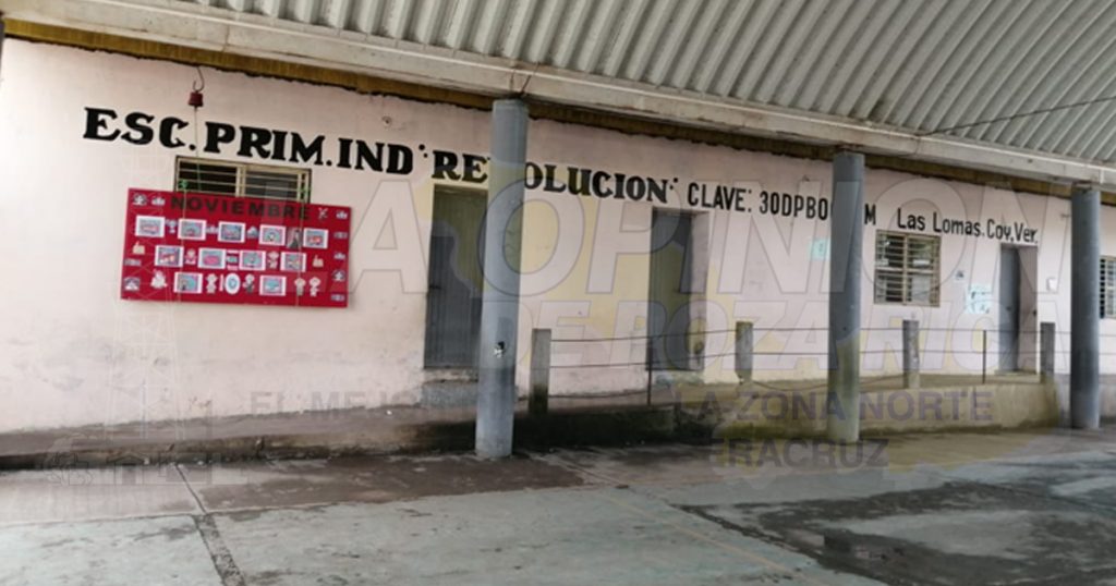 Liberan carretera en Coyutla, los quisieron atropellar; toman instalaciones de primaria en Las Lomas.