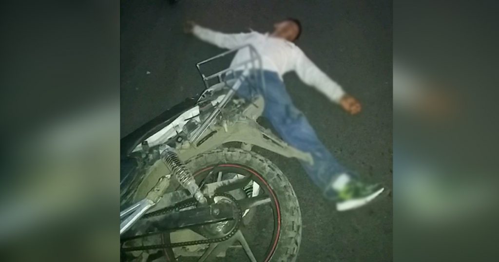 Mecánico lesionado al derrapar en su moto