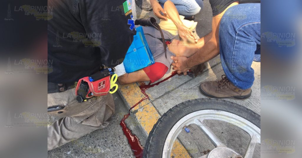 Motociclista atropella a mujer de la tercera edad en Tuxpan