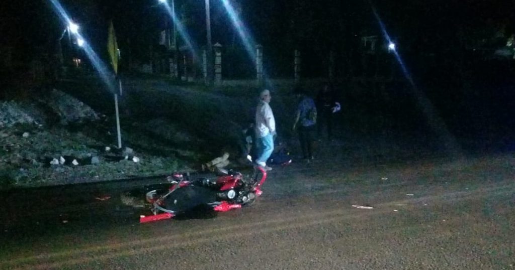 Motociclistas son impactados por un automóvil fantasma