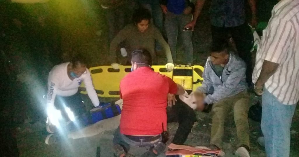 Motociclistas son impactados por un automóvil fantasma