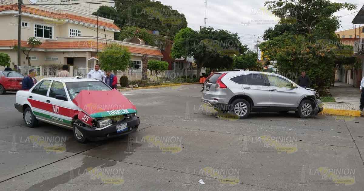 Pasajera lesionada en encontronazo en la colonia 27 de Septiembre