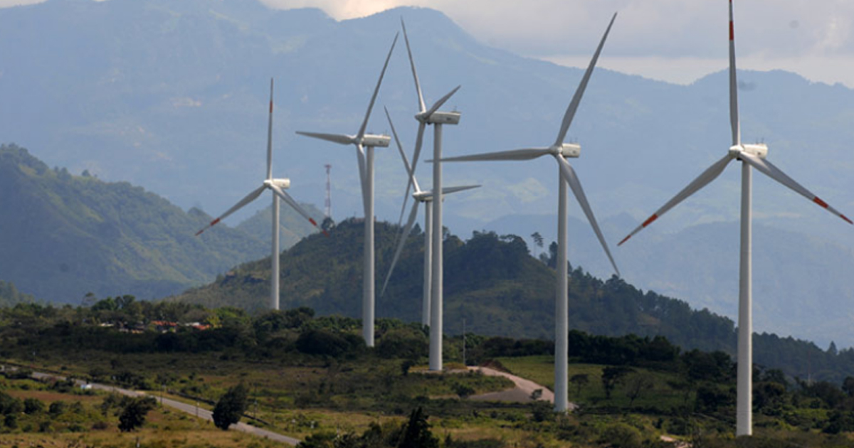 México desarrollará dos parques eólicos y cuatro plantas solares
