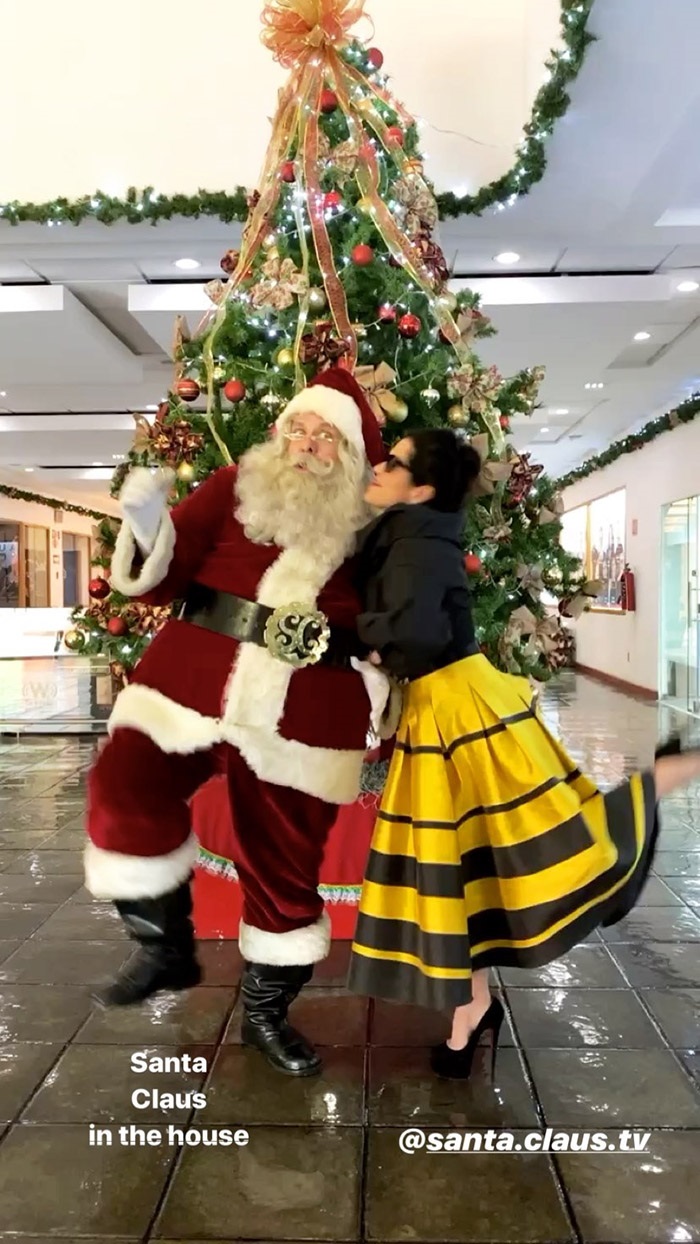 ¡Parando el tráfico de la ciudad con su look!