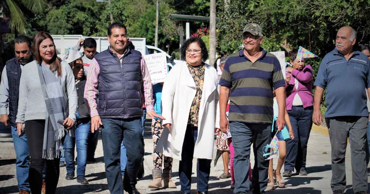Inauguran autoridades de Naranjos la pavimentación de una calle mas