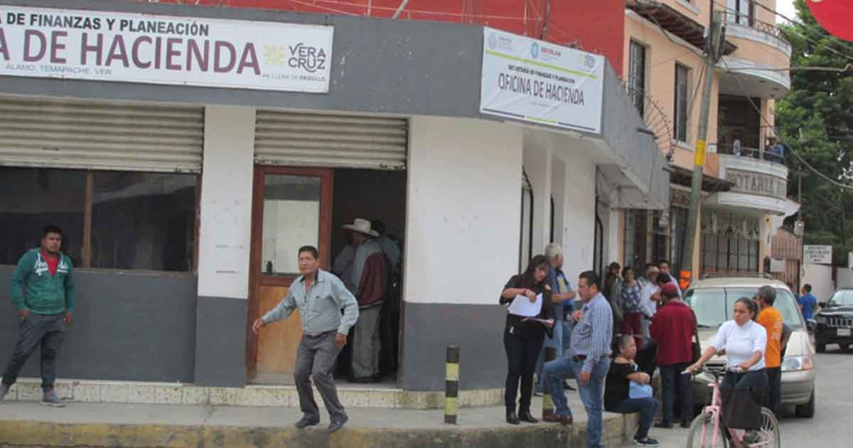 Saturada la oficina de hacienda del estado en álamo