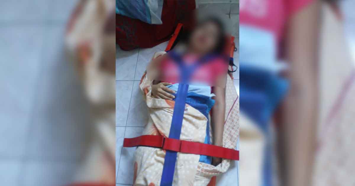 Mujer es trasladada al hospital