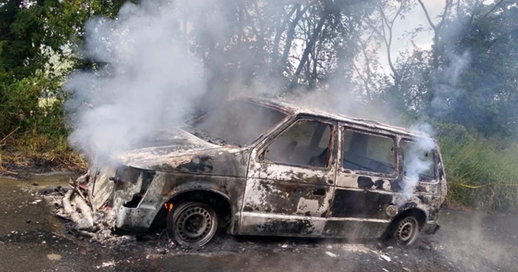 Se incendia camioneta en la carretera Tuxpan-Tihuatlán