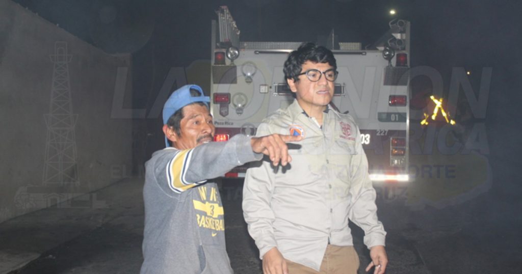 Incendio acaba con una casa en la ampliación Jara Corona