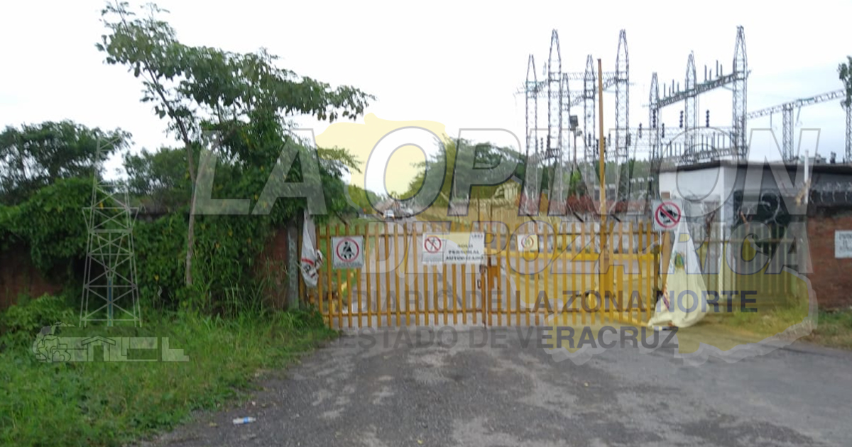 Sigue cerrado el paso por Escolín; PEMEX realiza trabajos