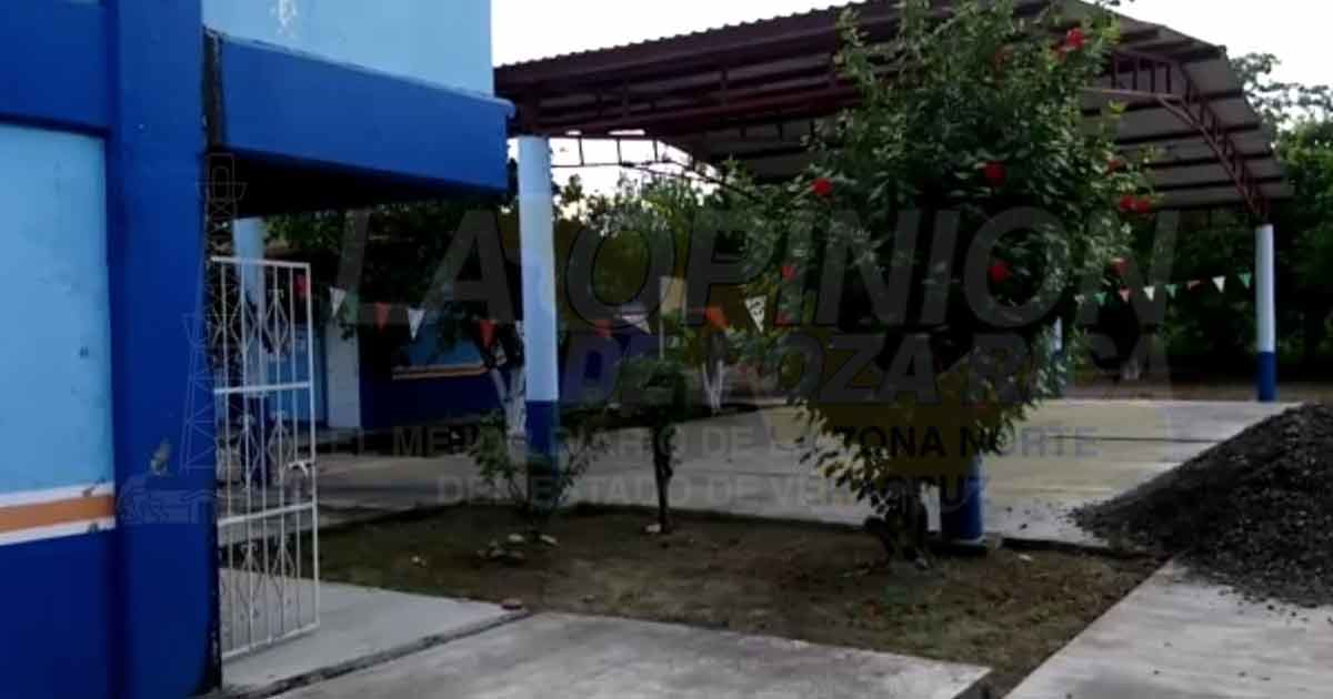 Más de treinta niños y jóvenes reclaman una educación especial digna para ellos.