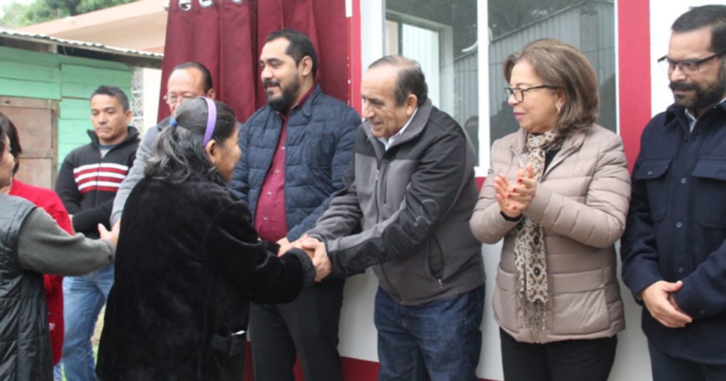 Techos, cisternas y cuartos dormitorio para familias de la Zapata