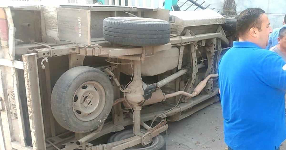 Aparatosa volcadura en libramiento López Mateos de Tuxpan