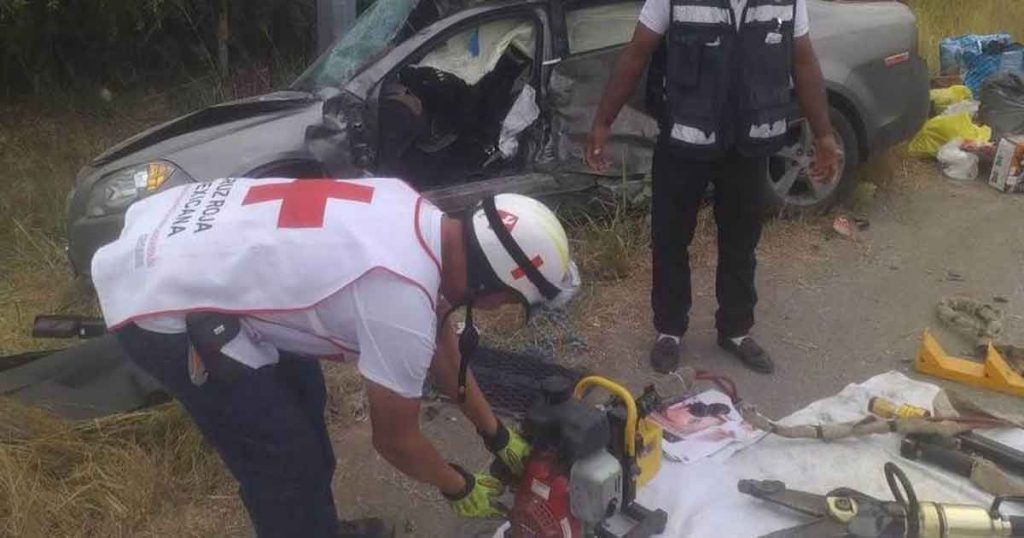 ¡Se accidenta conocida familia!