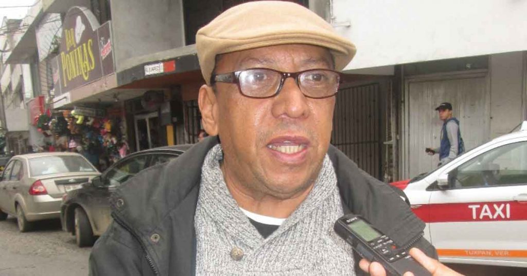 Músicos urbanos deleitan con villancicos en calles de Tuxpan