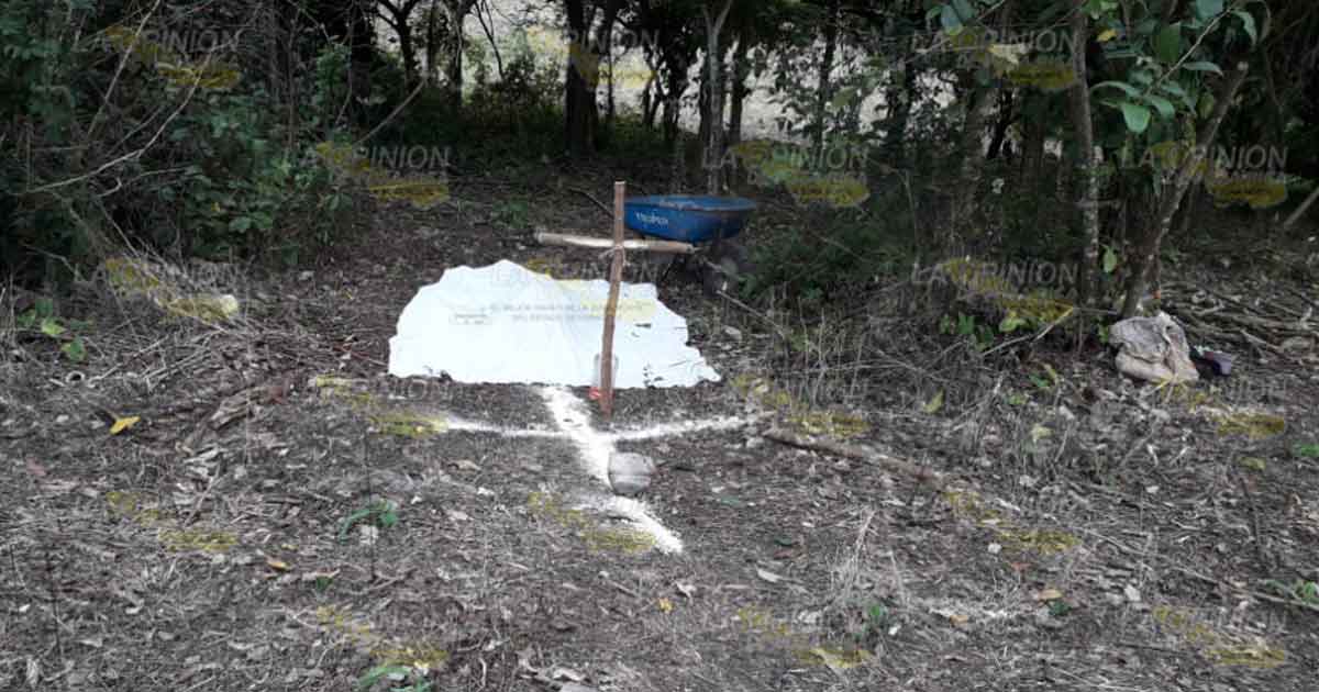 Aparece mujer muerta en una parcela