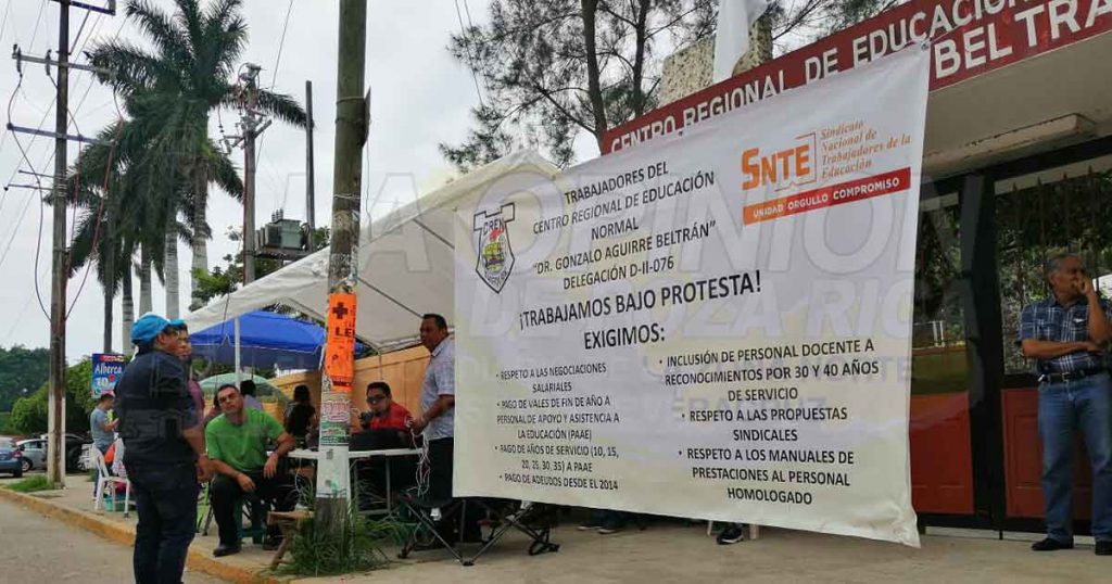 Exigen trabajadores del CREN pagos pendientes