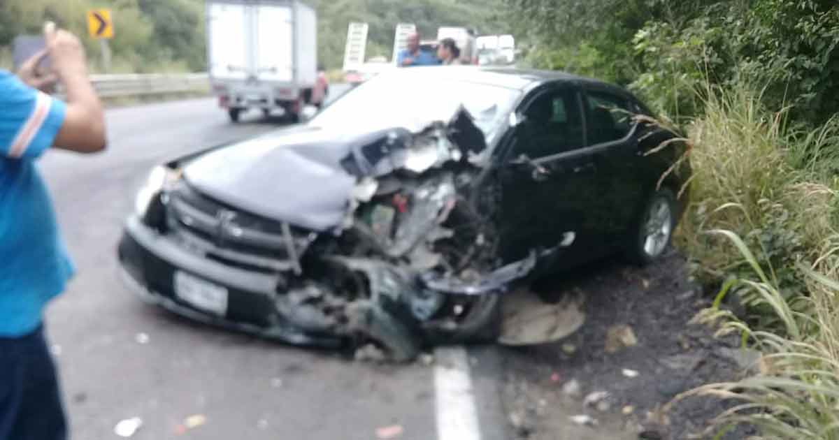 Se impacta de frente contra un tráiler