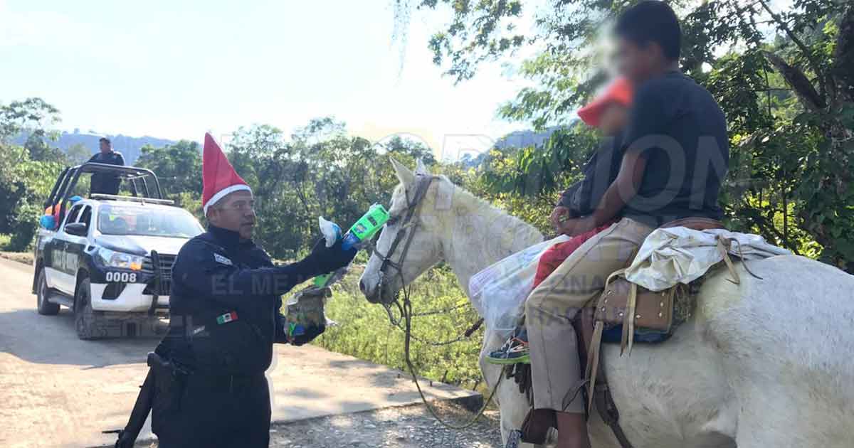 Santa visito comunidades marginadas en la Sierra del Totonacapan