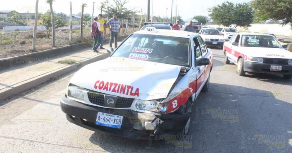 Petrolero ocasiona choque en un retorno del bulevar González Ortega