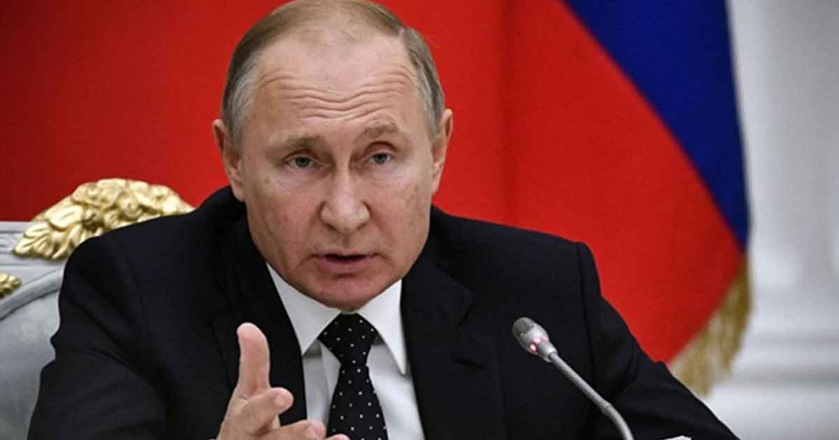 Putin promulga la ley que permite etiquetar a las personas como agentes extranjeros