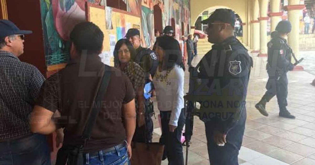 Empleados municipales sin sueldo ni aguinaldos