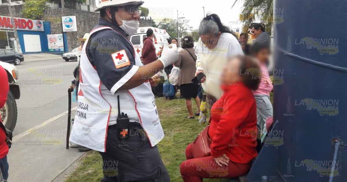 Mujeres lesionadas en choque de autobuses