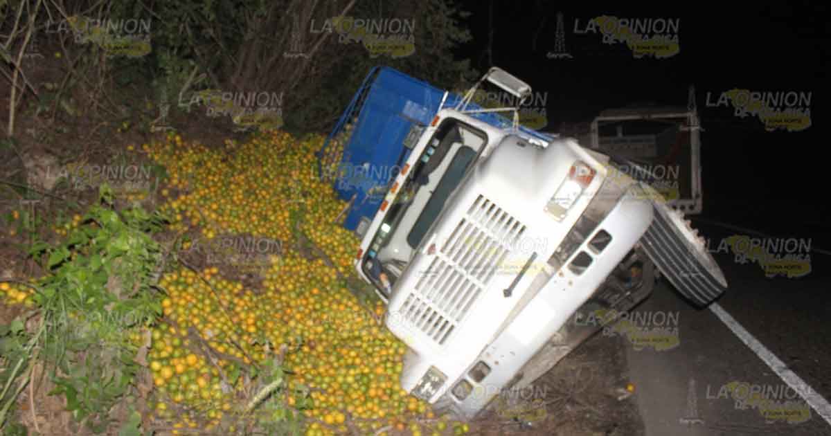 Aplastó carga de naranjas