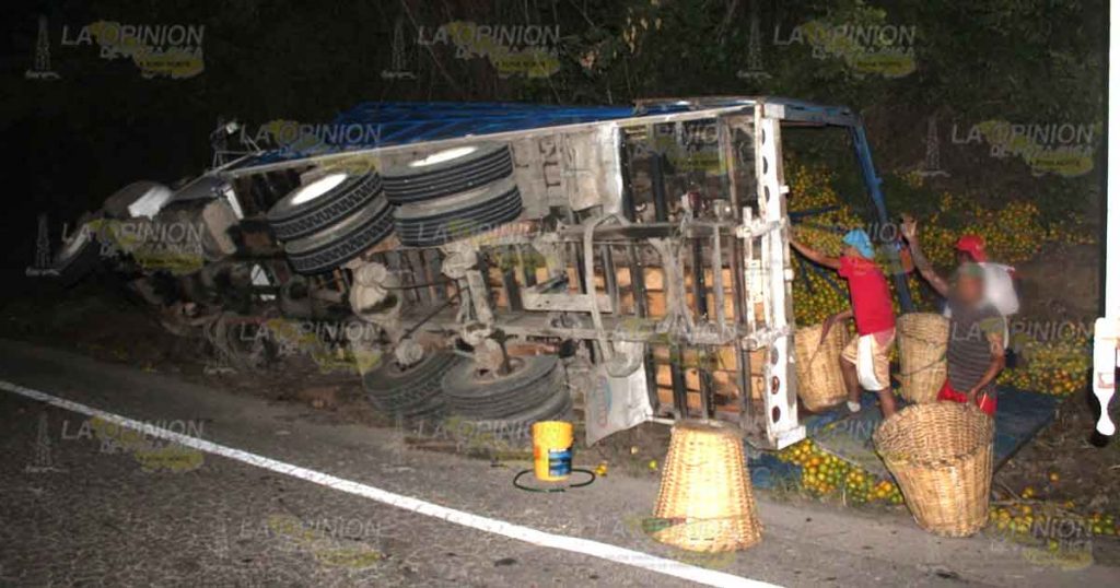 Aplastó carga de naranjas