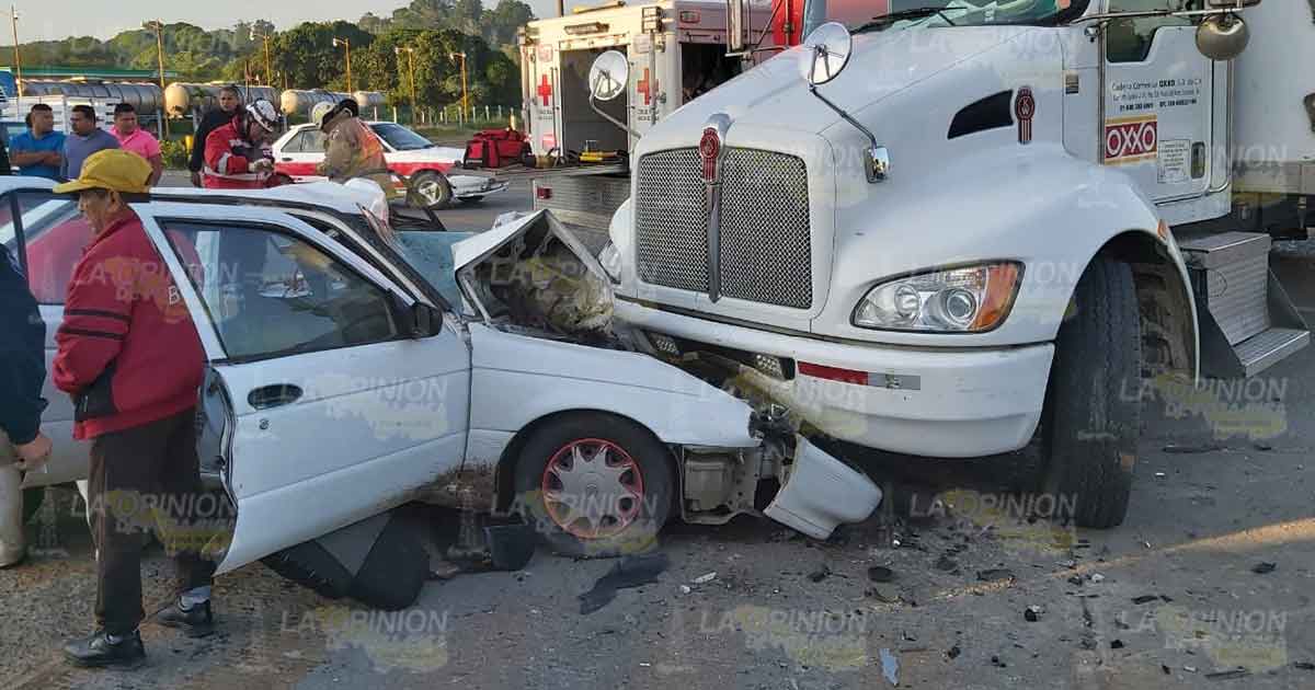 Prensado en accidente en la México-Tuxpan