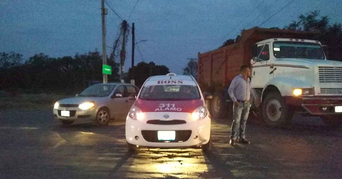 Taxi arrolla a un voceador