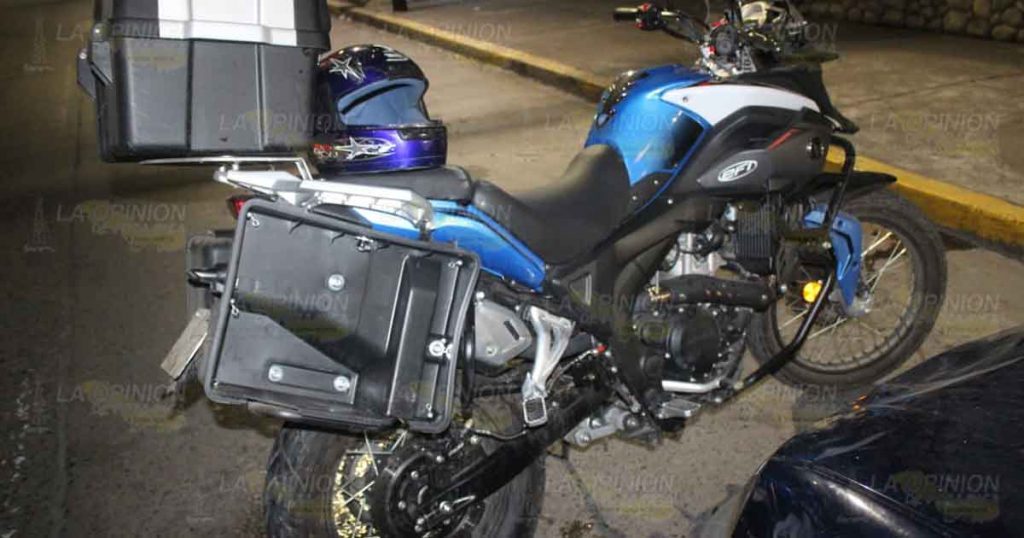 Derriba a su novio motociclista en la colonia Cazones